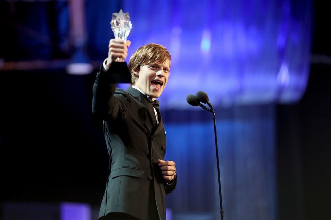 Lucas Hedges de ‘Manchester by the Sea’ ganó el premio a Mejor actor joven.