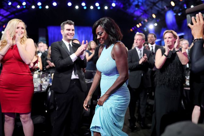 Viola Davis ganó el premio a Mejor actriz de reparto por su papel como Rose Maxson en la película de drama ‘Fences’, dirigida por Denzel Washington.