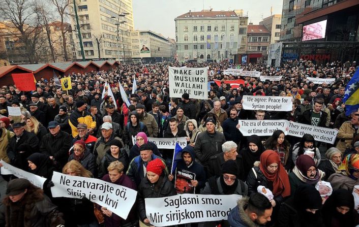 También salieron a marchar en Sarajevo, Bosnia.