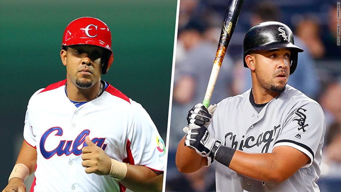 José Abreu, visto con su uniforme de la selección nacional de Cuba y el de los Medias Blancas de Chicago, está en una lista de testigos en un juicio por tráfico de jugadores que se llevará a cabo en enero.