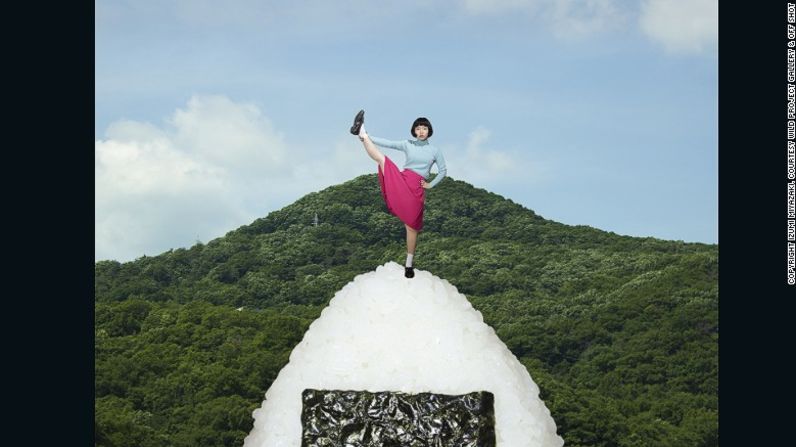 Rice Ball Mountain (Montaña de arros), 2016 — Una apreciación de la humilde bola de arroz inspiró esta fotografía. Miyazaki dice que muchas de sus imágenes representan sus comidas favoritas: una reflexión no intencional de haber crecido en Japón.