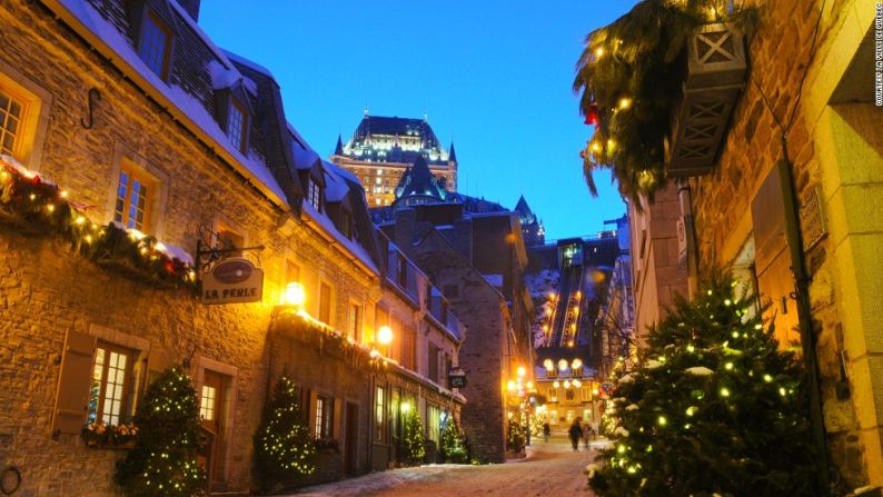 Quebec, Canadá: el viejo Quebec se convierte en una aldea de Navidad digna de un cuento de Charles Dickens.