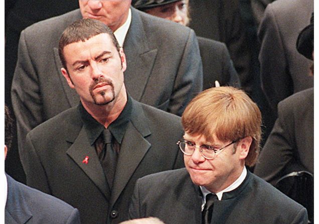 George Michael y Elton John en el funeral de la princesa Diana en septiembre de 1997.