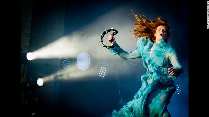 La cantante Florence Welch, de la banda ‘Florence and the Machine’, durante una presentación en el Hyde Park de Londres, el 2 de julio.