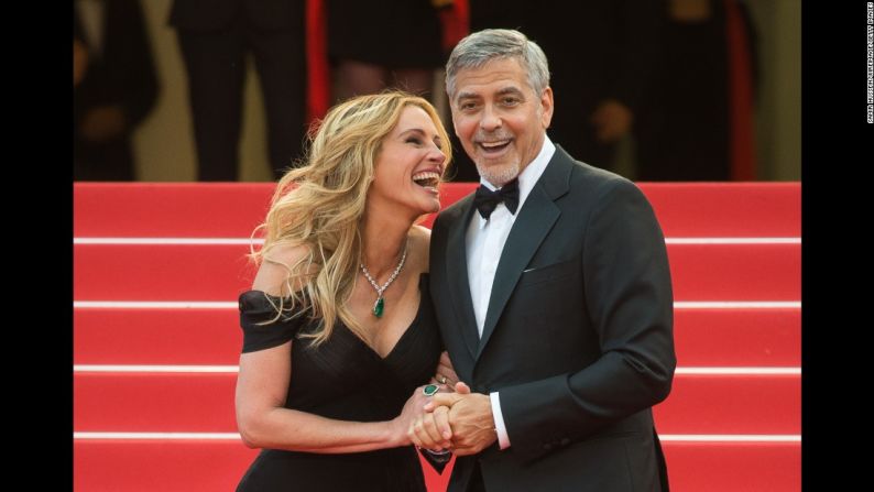 Los actores George Clooney y Julia Roberts presentan la película ‘Money Monster’ durante el Festival Internacional de Cine de Cannes el 12 de mayo.