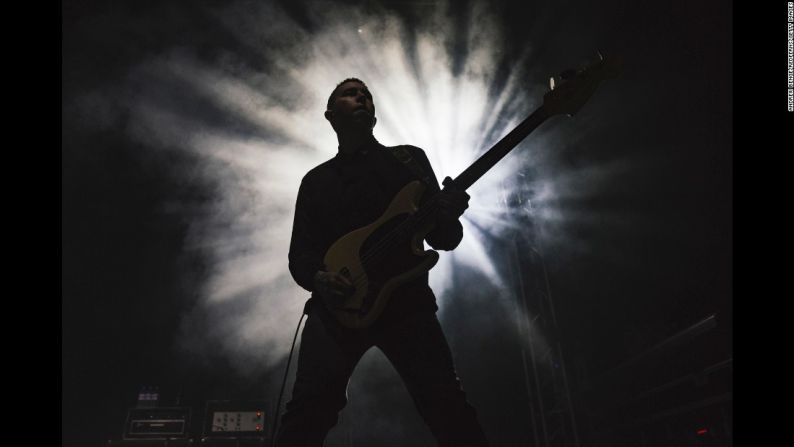 Laurie Vincent, de la banda de rock ‘Slaves’, durante una presentación en Leeds, Inglaterra, el domingo 10 de enero.