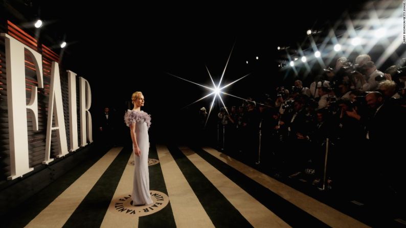 La actriz Kate Bosworth atiende la fiesta post Oscar de la revista Vanity Fair, el domingo 28 de febrero.