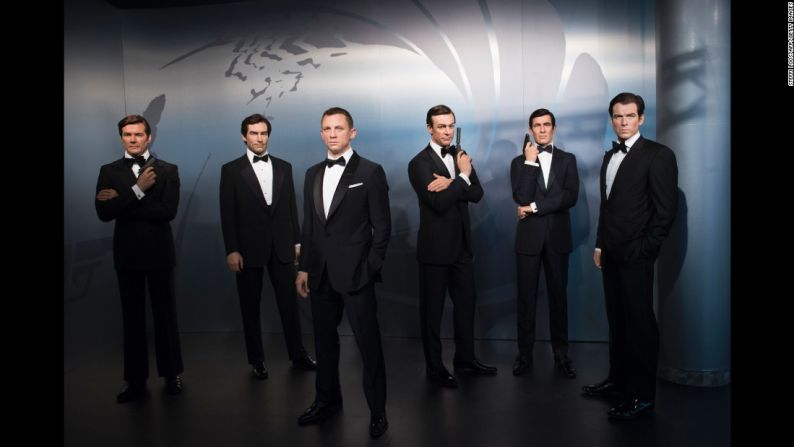 Las figuras de cera de los actores que han interpretado a James Bond fueron presentadas en el museo Madame Tussands de Berlín el 4 de octubre. De izquierda a derecha aparecen Roger Moore, Timothy Dalton, Daniel Craig, Sean Connery, George Lazenby y Pierce Brosnan.