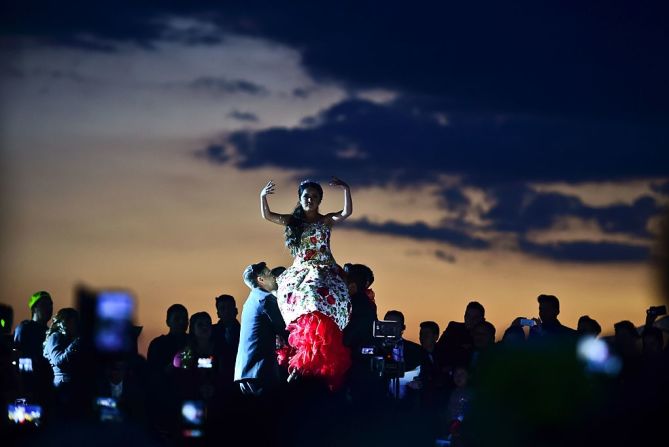 Protección Civil reportó que al menos unas 2.500 personas llegaron al evento que se realizó en Villa Guadalupe, en el estado San Luis Potosi, en el centro de Mexico.