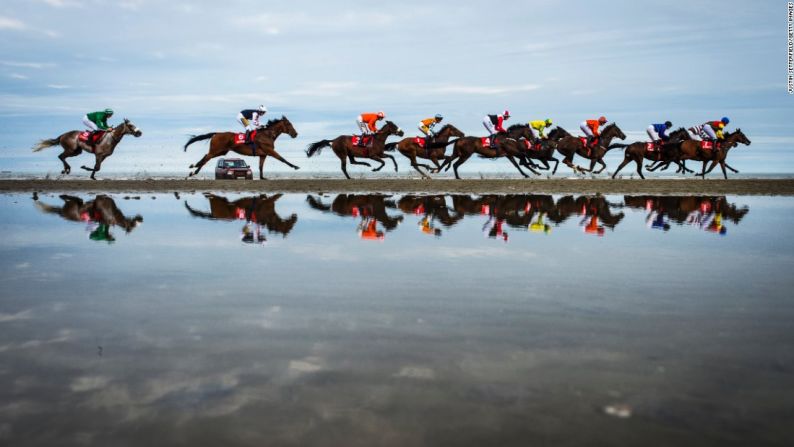 Carrera de caballos en Laytown, Irlanda, el martes 13 de septiembre.