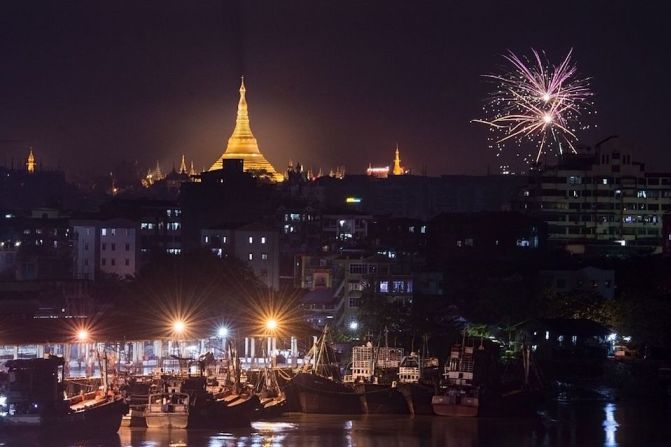 Vista de la pagoda Shwedagon en Yangon, Myanmar.