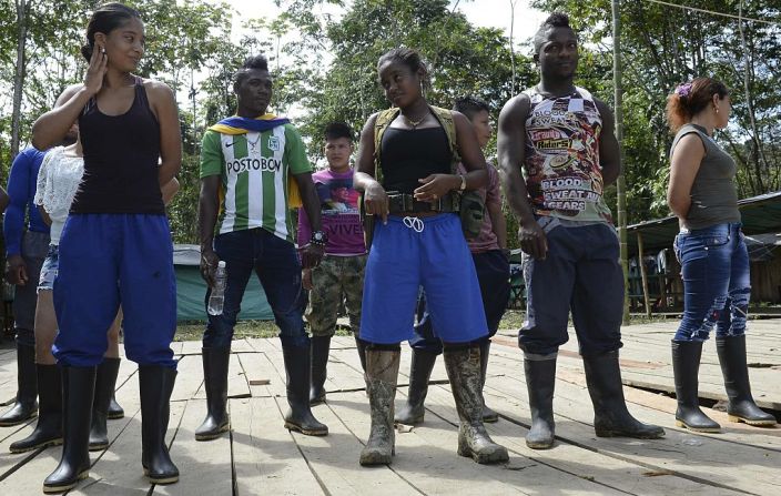 Guerrilleros de las FARC del Frente 34 se forman en el campamento de paz antes de su movilización hacia las zonas veredales transitorias, donde con la veeduría de organismos internacionales iniciarán el proceso de dejación de armas.