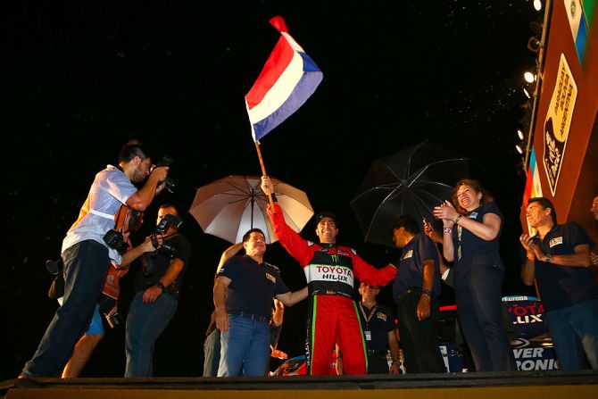 El presidente de Bolivia Evo Morales estuvo presente durante el lanzamiento de la carrera en Paraguay. El Rally Dakar 2017 también recorrerá tierras bolivianas.