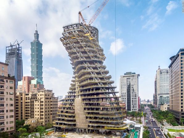 Si todo sale como se espera, las plantas de la torre diseñada por el arquitecto residente en París Vincent Callebaut absorberán 130 toneladas de emisiones de dióxido de carbono (CO2) cada año, el equivalente a casi 27 carros.