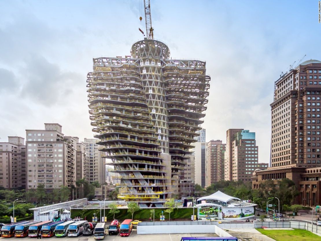 La torre gira 4,5 grados en cada piso y permite tener vistas panorámicas del horizonte de Taipei.