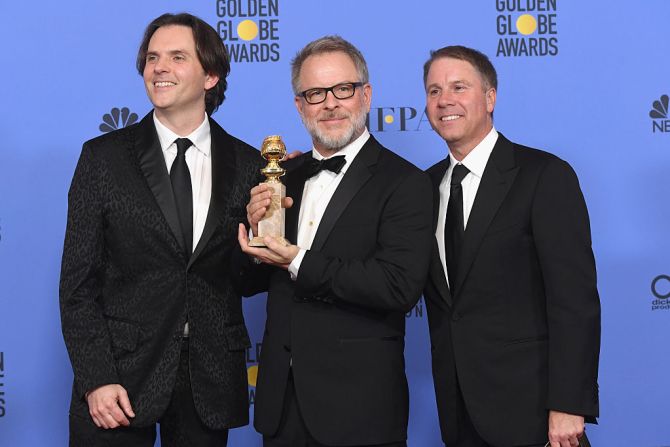 Los directores Byron Howard y Rich Moore junto al productor Clark Spencer se llevaron el Globo de Oro a Mejor Película animada por ‘Zootopia’.