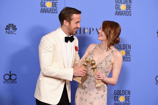 Ryan Gosling se llevó el premio a Mejor Actor en comedia o musical por su papel protagónico en 'La La Land', mientras que su compañera de set, Emma Stone, se llevó el premio a Mejor Actriz en musical o comedia.