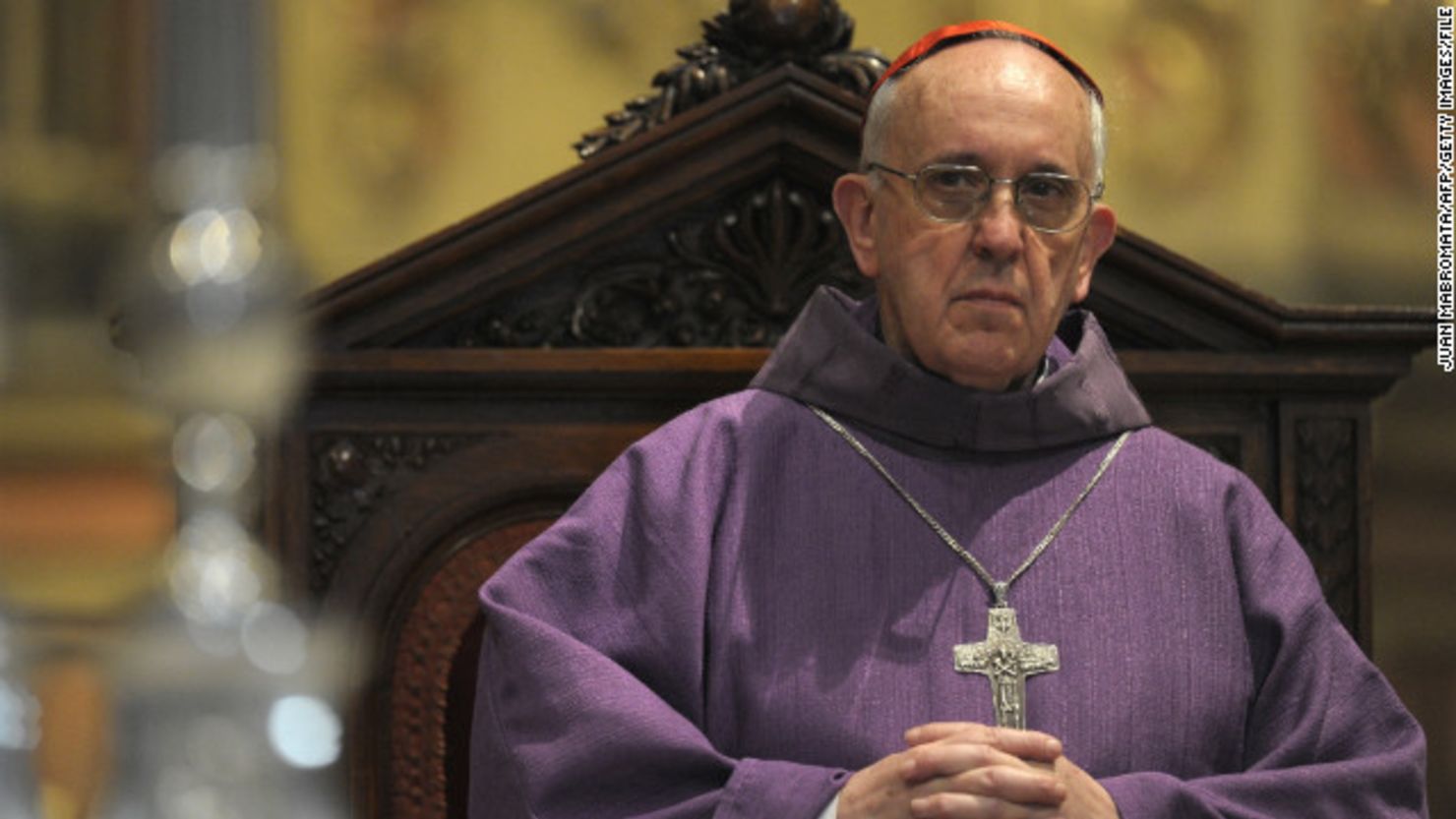 El papa Francisco sucede a Benedicto XVI, quien se retiró.