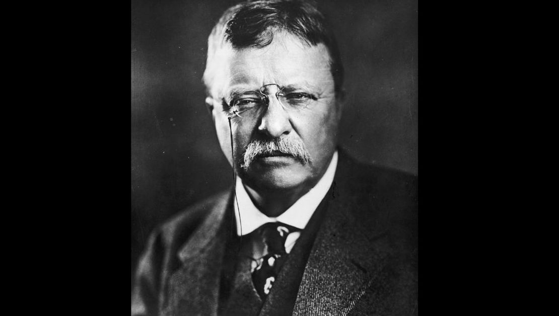 26. Theodore Roosevelt (1901-1909) — Fue el presidente número 26 de Estados Unidos y el primer mandatario estadounidense del siglo XX. Fue el mandatario más joven en ser elegido hasta ese momento: asumió el poder antes de cumplir los 43 años. “Roosevelt trajo una nueva emoción y poder a la Oficina Oval, liderando vigorosamente al Congreso y llevando al público estadounidense hacia reformas progresistas y una política exterior fuerte”, dice la Casa Blanca en su página web.