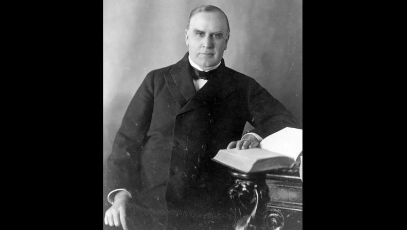 William McKinley, vigésimo quinto presidente de Estados Unidos, quien ocupó el cargo de 1897 a 1901, año en que, tras dar un discruso en la Exposición Panamericana en Buffalo, Nueva York, ocurrió su asesinato.