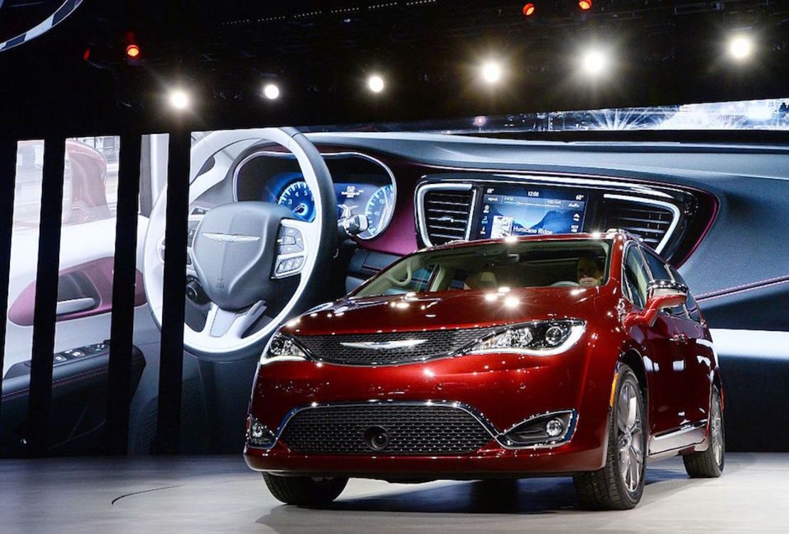 Chrysler 2017 Pacifica minivan is unveiled during the press preview of the 2016 North American International Auto Show in Detroit, Michigan, on January 11, 2016. AFP PHOTO/JEWEL SAMAD / AFP / JEWEL SAMAD