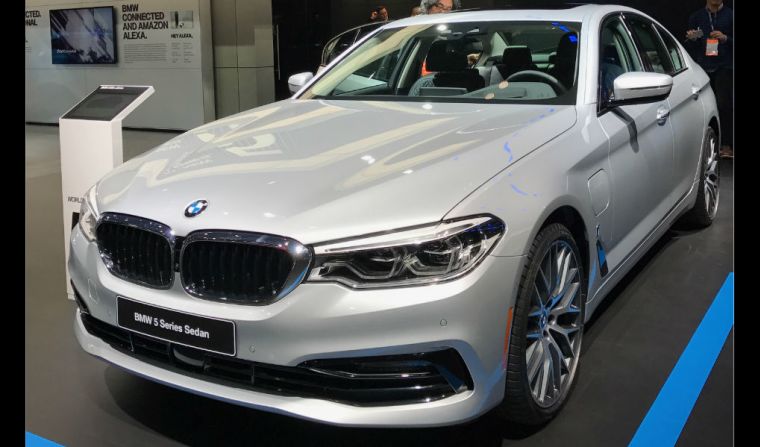 El nuevo BMW Serie 5 es más ligero, más potente y lleno de nuevas características autónomas de conducción.