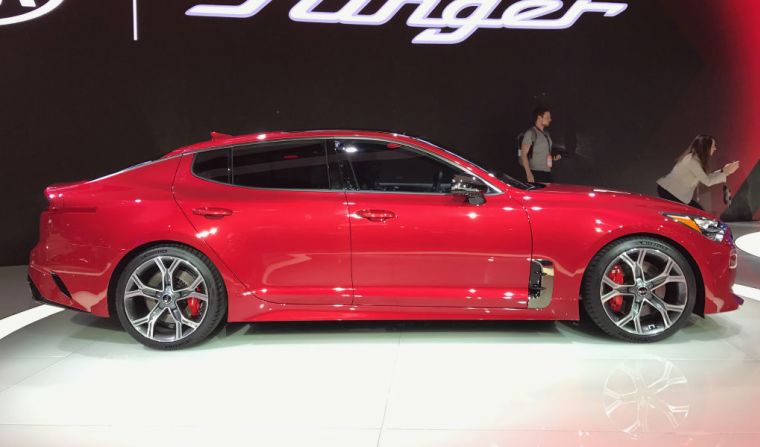 KIA Stinger GT es un sedán deportivo con una silueta estilo coupé con dimensiones típicamente europeas. Ofrecerá lo más avanzado de la tecnología de seguridad, entretenimiento, conectividad y un alto nivel de lujo.