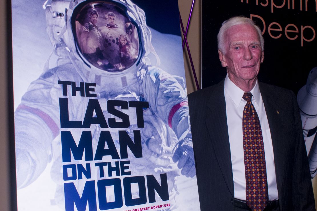 El exastronauta Gene Cernan asiste al estreno de "Last Man On The Moon" en el teatro Landmark, de Washington DC el 24 de Febrero del 2016