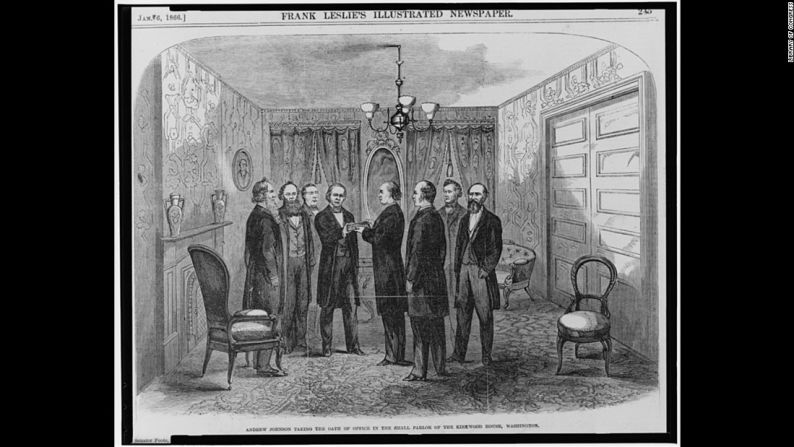 Tras el asesinato del presidente Abraham Lincoln, su fórmula vicepresidencial, Andrew Johnson, asumió el cargo en un hotel de Washington, en 1865.