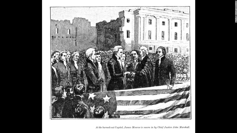 La primera vez que el juramento se celebró en un espacio abierto fue durante la toma de posesión de James Monroe en 1817. El Capitolio aún estaba bajo reparación, debido al daño que sufrió en la guerra de 1812.