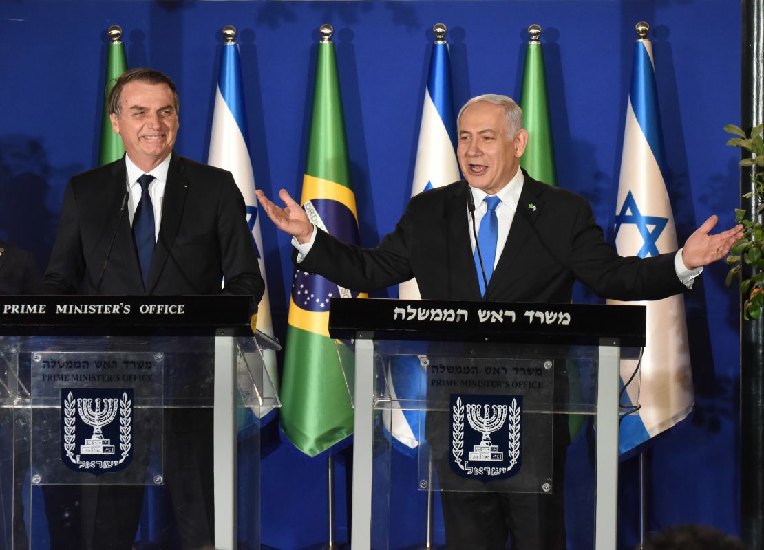 Jair Bolsonaro y Benjamin Netanyahu, presidente de Brasil y primer ministro de Israel, respectivamente, hablaron durante una conferencia de prensa conjunta en la residencia del primer ministro en Jerusalén este domingo.