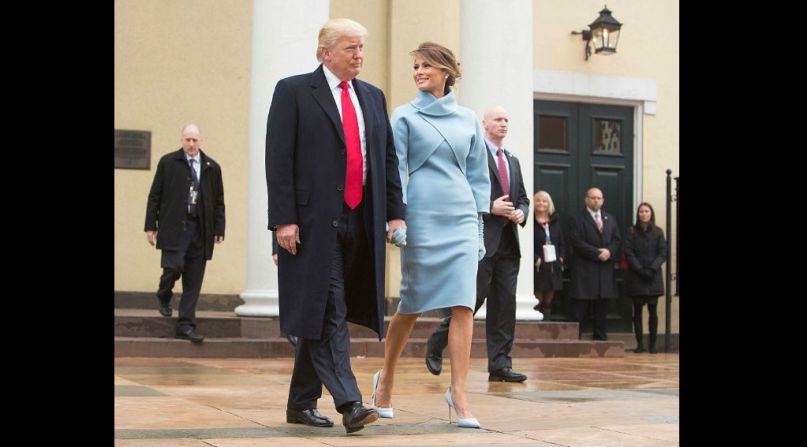 El presidente electo Donald Trump y su esposa Melania Trump, salen de la Iglesia St. John en Washington antes de la toma de posesión.