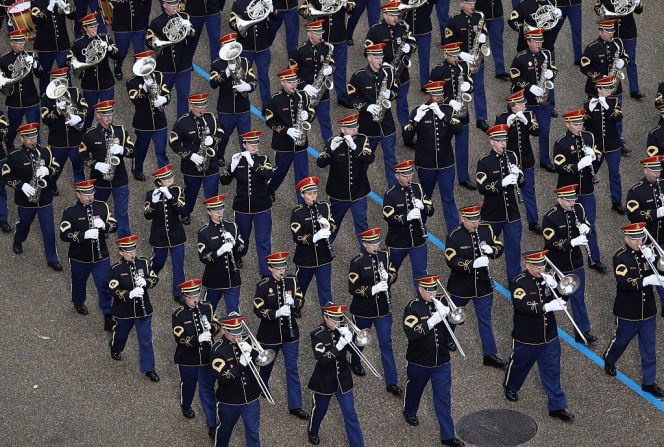 Una banda militar marcha en el desfile presidencial de este 20 de enero, cuando se posesionó Donald Trump.