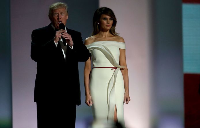 El presidente Donald Trump y su esposa Melania asistieron al primer baile de inauguración, que se llevó a cabo en el Centro de Convenciones de Washington.