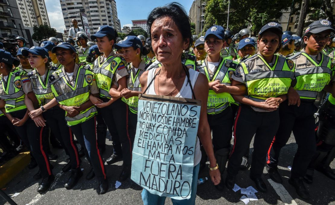 El diálogo entre la oposición y el gobierno de Venezuela está congelado y por ahora no se vislumbra una salida a la crisis política.