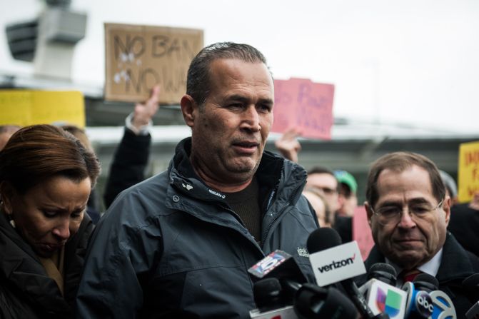 Hameed Khalid Darweesh, 53 años, Iraq — Darweesh fue uno de los detenidos en el aeropuerto internacional de Nueva York justo después de que la prohibición fuera anunciada. Darweesh, que trabajó como intérprete para el ejército de Estados Unidos durante la guerra de Iraq, fue dejado en libertad este sábado en la tarde. “Estados Unidos es la tierra de la libertad”, le dijo a los reporteros después de ser liberado. “Estados Unidos es el mejor país”.