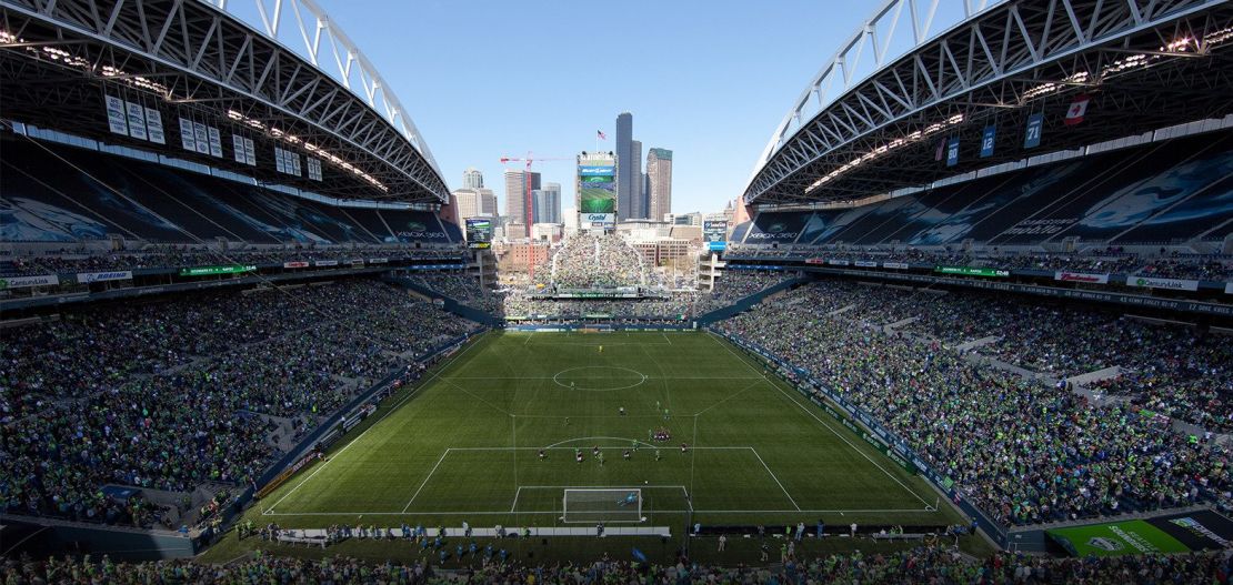 El CenturyLink Field, de Seattle, tiene campo sintético.