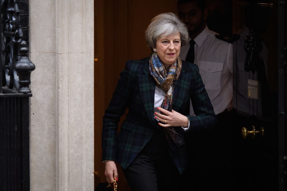 La primera misnistra británica, Theresa May, abandona este martes su residencia del Número 10 de Downing Street.