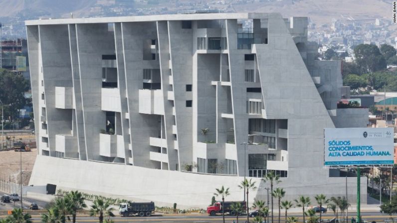 El edificio de la Universidad de Ingeniería y Tecnología de Lima (Perú), diseñado por Grafton Architects, ganó el Premio Internacional RIBA en el 2016. Tiene terrazas que evocan a Machu Picchu.