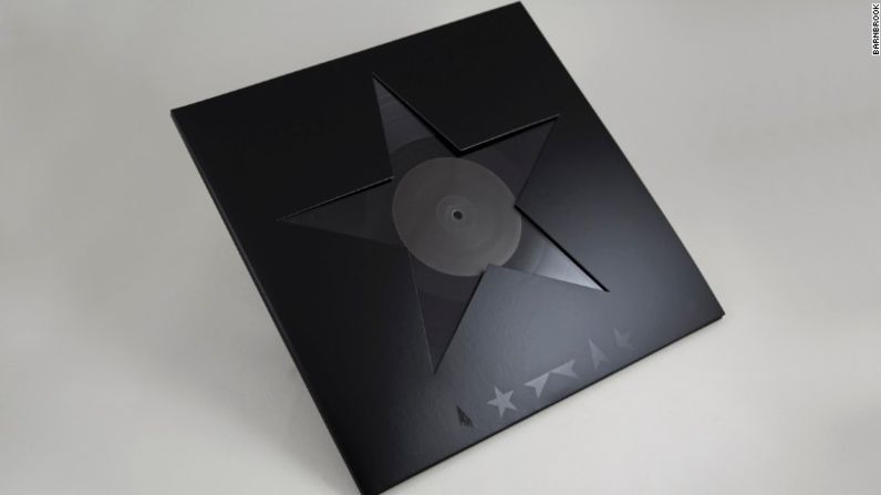 Los discos de David Bowie no solo dan ganas de ser escuchados, sino de mirarlos. La portada del álbum 'Blackstar', diseñada por Jonathan Barnbrook, ganó el premio en la categoría gráfica.