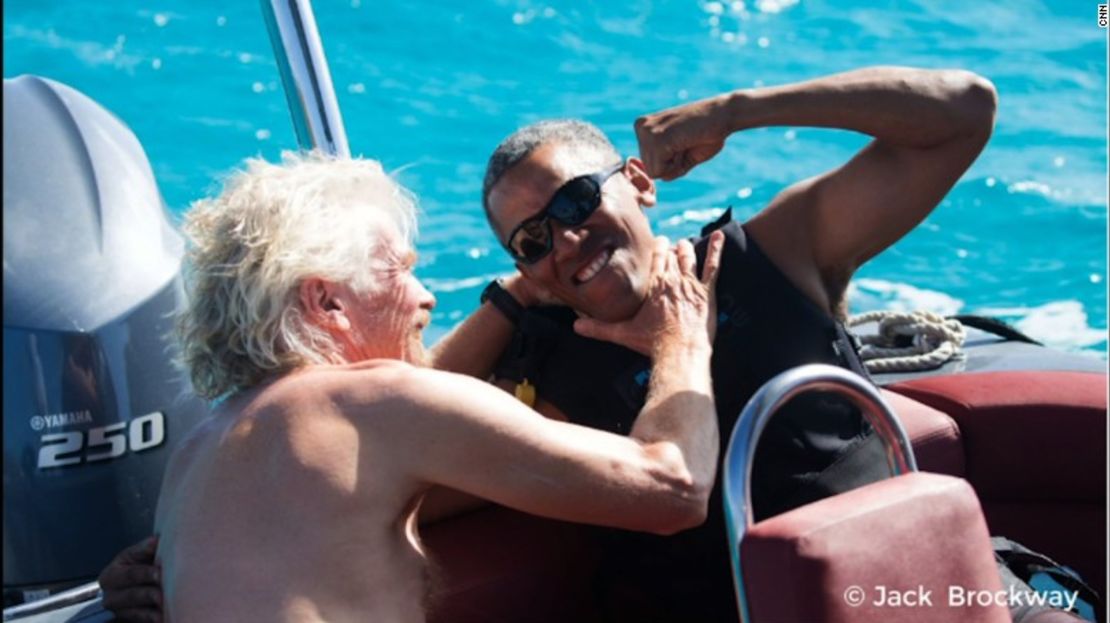 El millonario y aventurero Richard Branson pasó varios días con el expresidente Barack Obama e incluso hicieron un reto de deportes acuáticos.