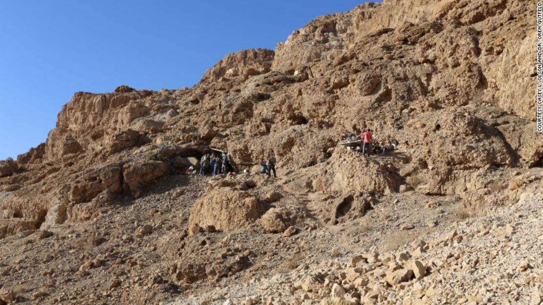 CNNE 377881 - 170208164500-entrance-of-newly-discovered-dead-sea-scroll-cave-exlarge-169