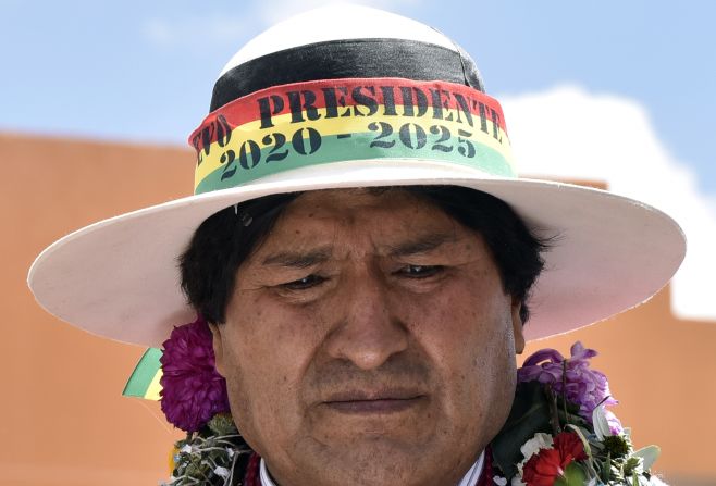 Durante la ceremonia inaugural Morales lució un sombrero alusivo a su reelección para el periodo 2020-2025.