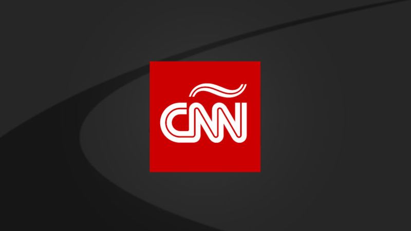 Militares venezolanos opositores salen de la embajada de panamá en caracas | cnn