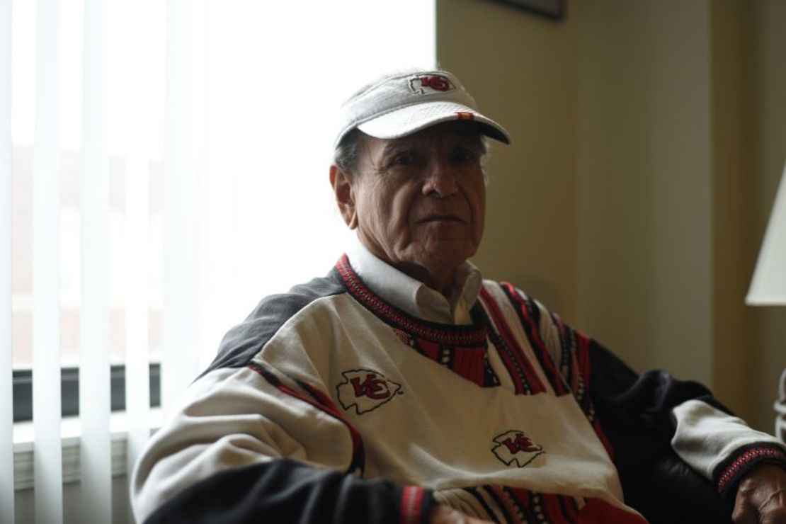 Agustín López, de 82 años, observó el desfile del Super Bowl y la manifestación en un centro comercial de Kansas City donde estallaron los disparos el mes pasado. Emmalee Reed/CNN