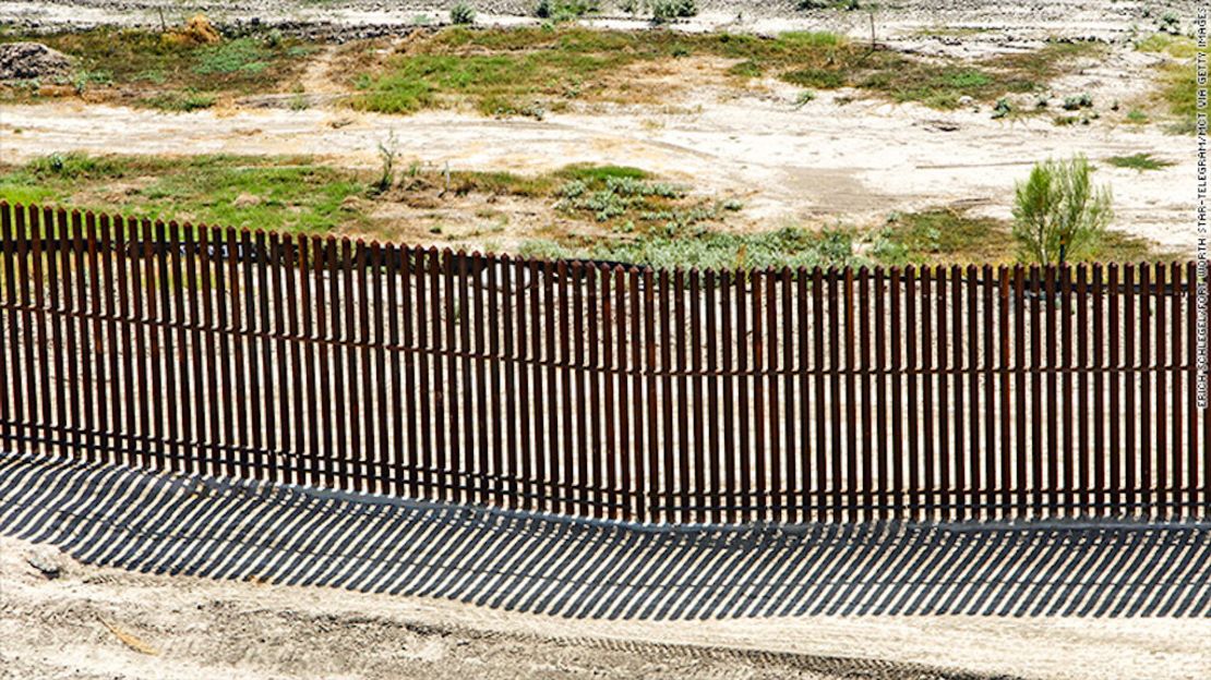 Valla fronteriza en Las Penitas, Texas, al norte de McAllen.