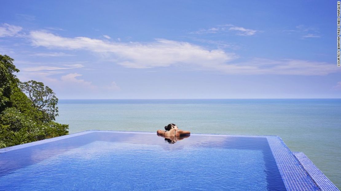 La piscina infinita con vista al océano del hotel Banyan Tree Cabo Marqués, en Acapulco.