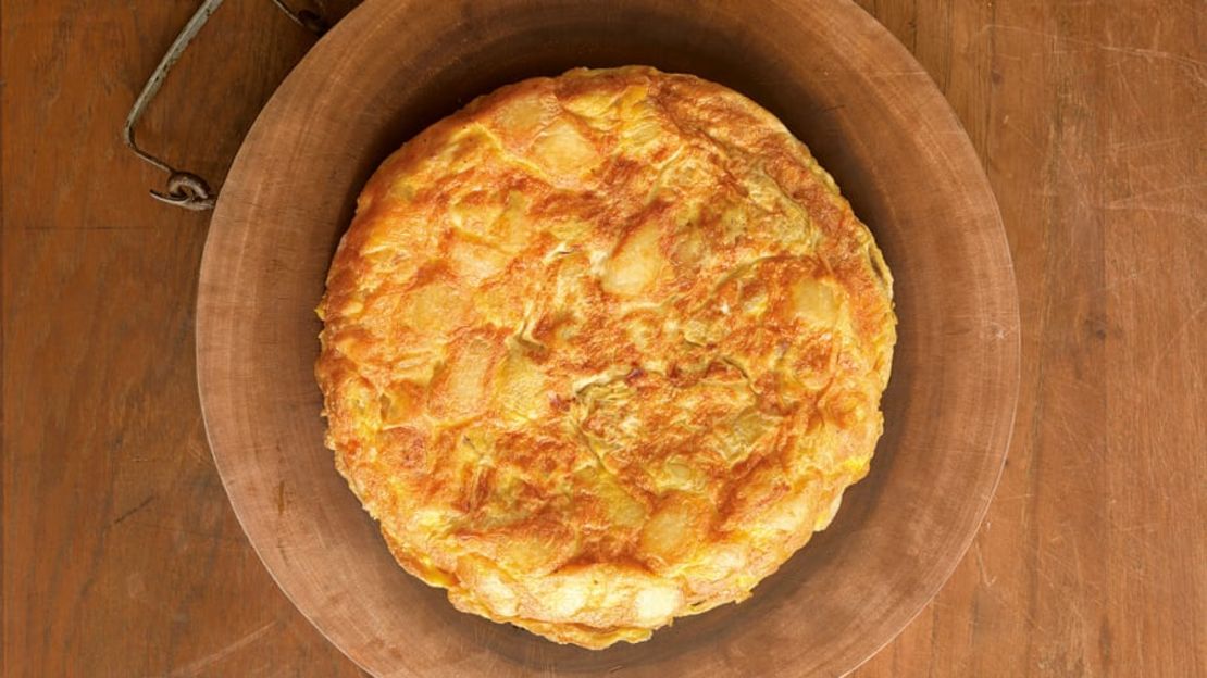 CNNE 38194ed0 - %3a%2f%2f%2fcnnnext%2fdam%2fassets%2f160929101839-essential-spanish-dish-spanish-tortilla-phaidon