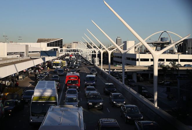 Los Ángeles, EE.UU.: 104,1 horas pasa un conductor en congestiones viales al año.