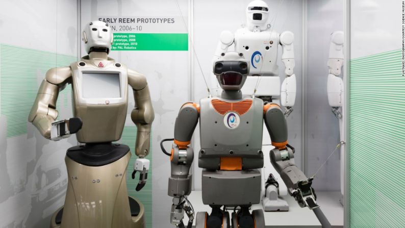 Tres prototipos de robots humanices para el servicio de REEM desarrollados por Pal Robotics.